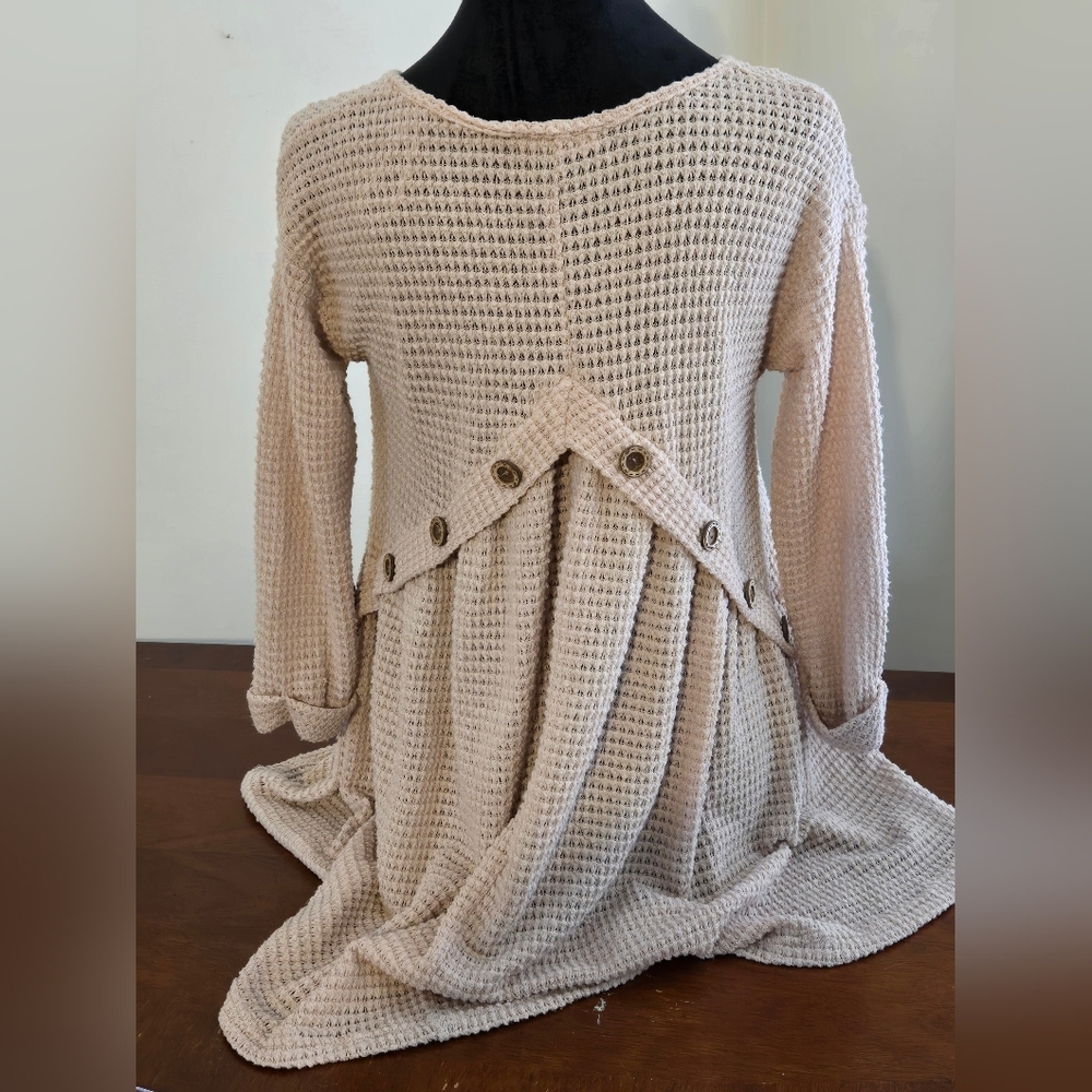 Altar'd State Cream V Neck Waffle Print Top with Buttons on Back Size Small - Picture 4 of 8